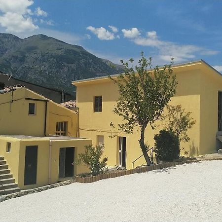 Casoli  Lake Retreat - Maiella Apartment - Beautiful Lake And Mountain Views מראה חיצוני תמונה