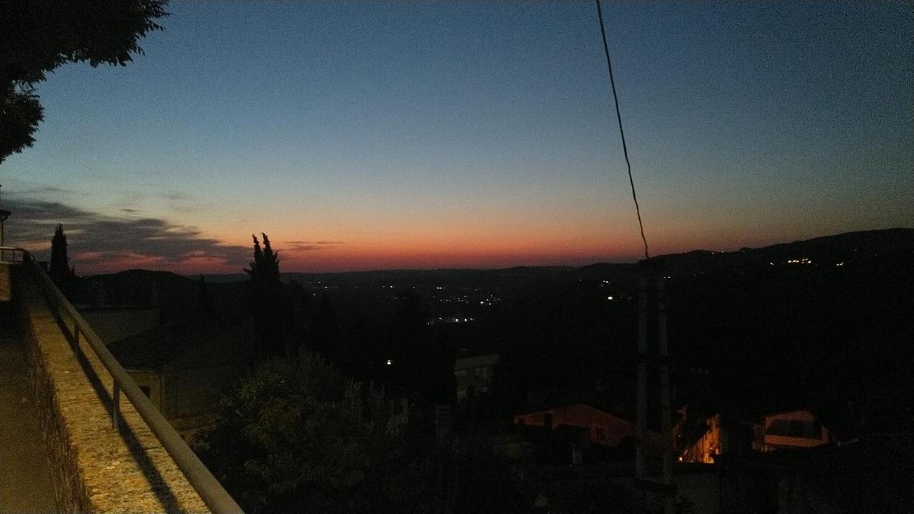 Casoli  Lake Retreat - Maiella Apartment - Beautiful Lake And Mountain Views מראה חיצוני תמונה